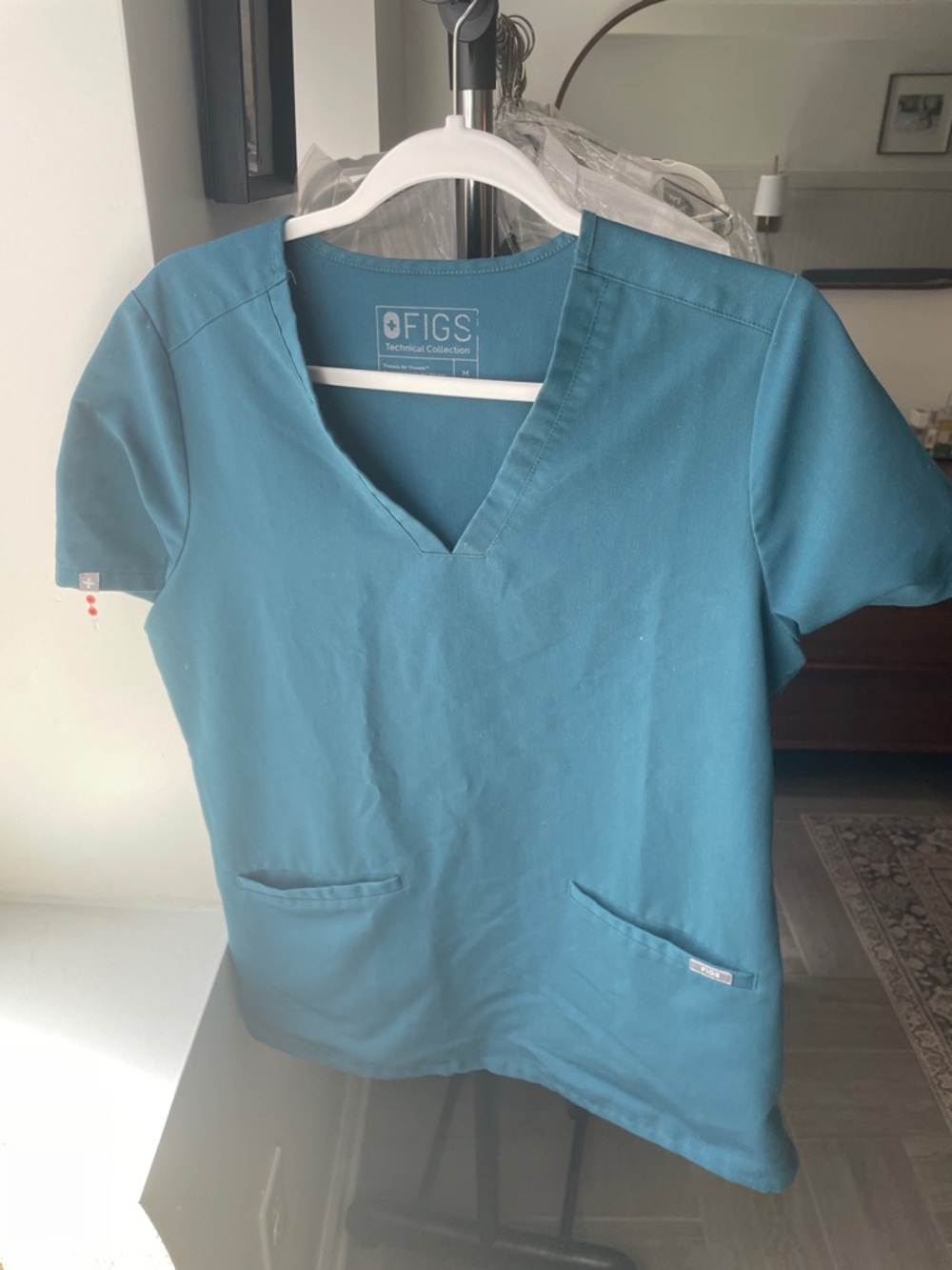 FIGS Women's Teal V-Neck Scrub Top with Front Pockets